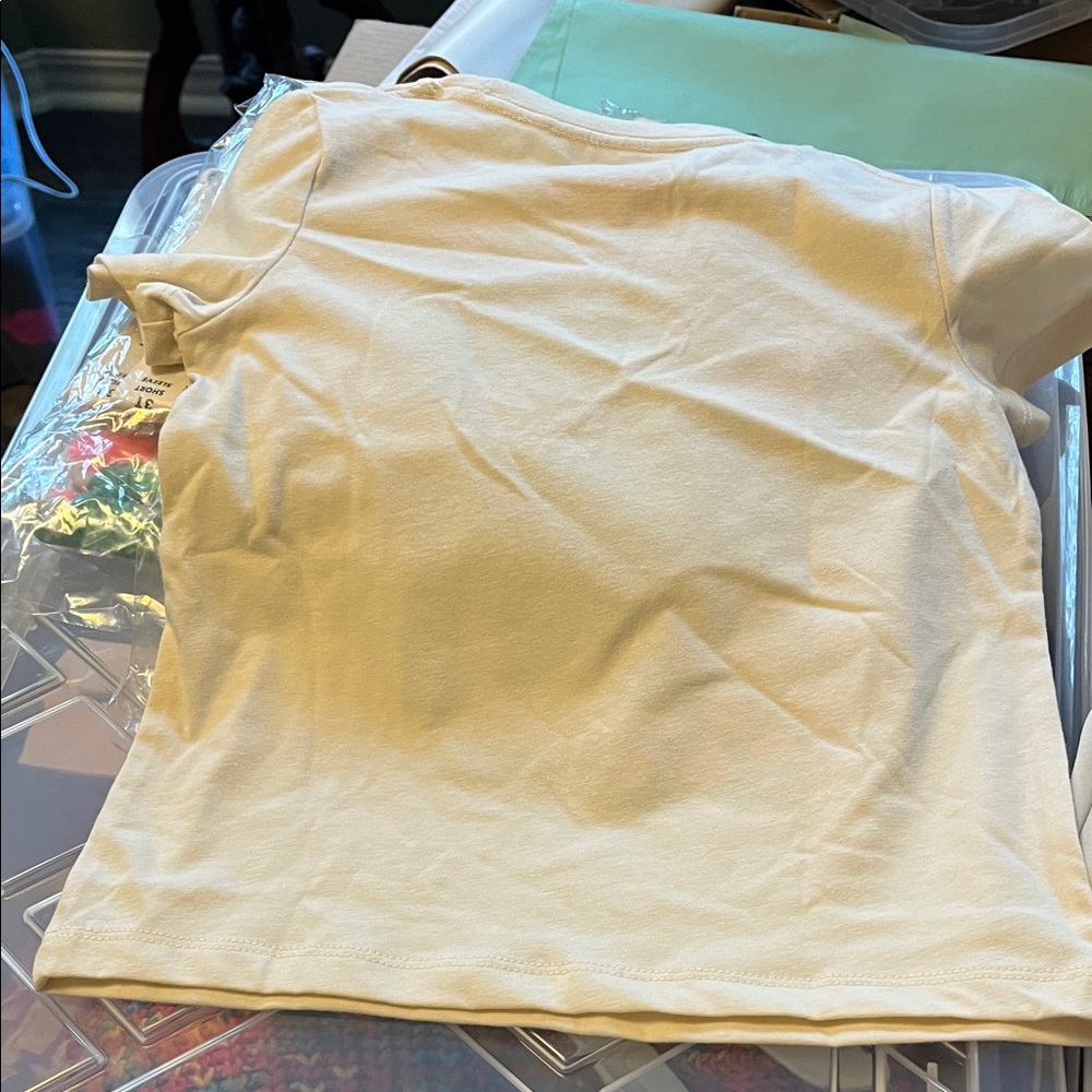 Cat & Jack Cream Tee with Tropical Scene total of 3 for 10$ - Picture 4 of 4